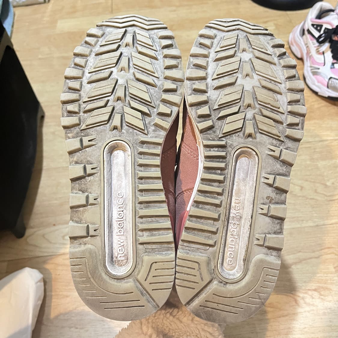 (245mm) 뉴발란스 574 핑크 스웨이드 상품이미지5