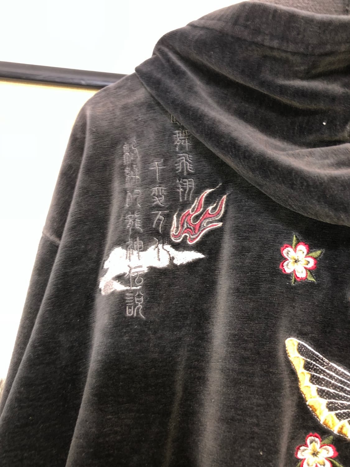 카라쿠리 타마시 Koi 벨벳 후드집업 상품이미지7