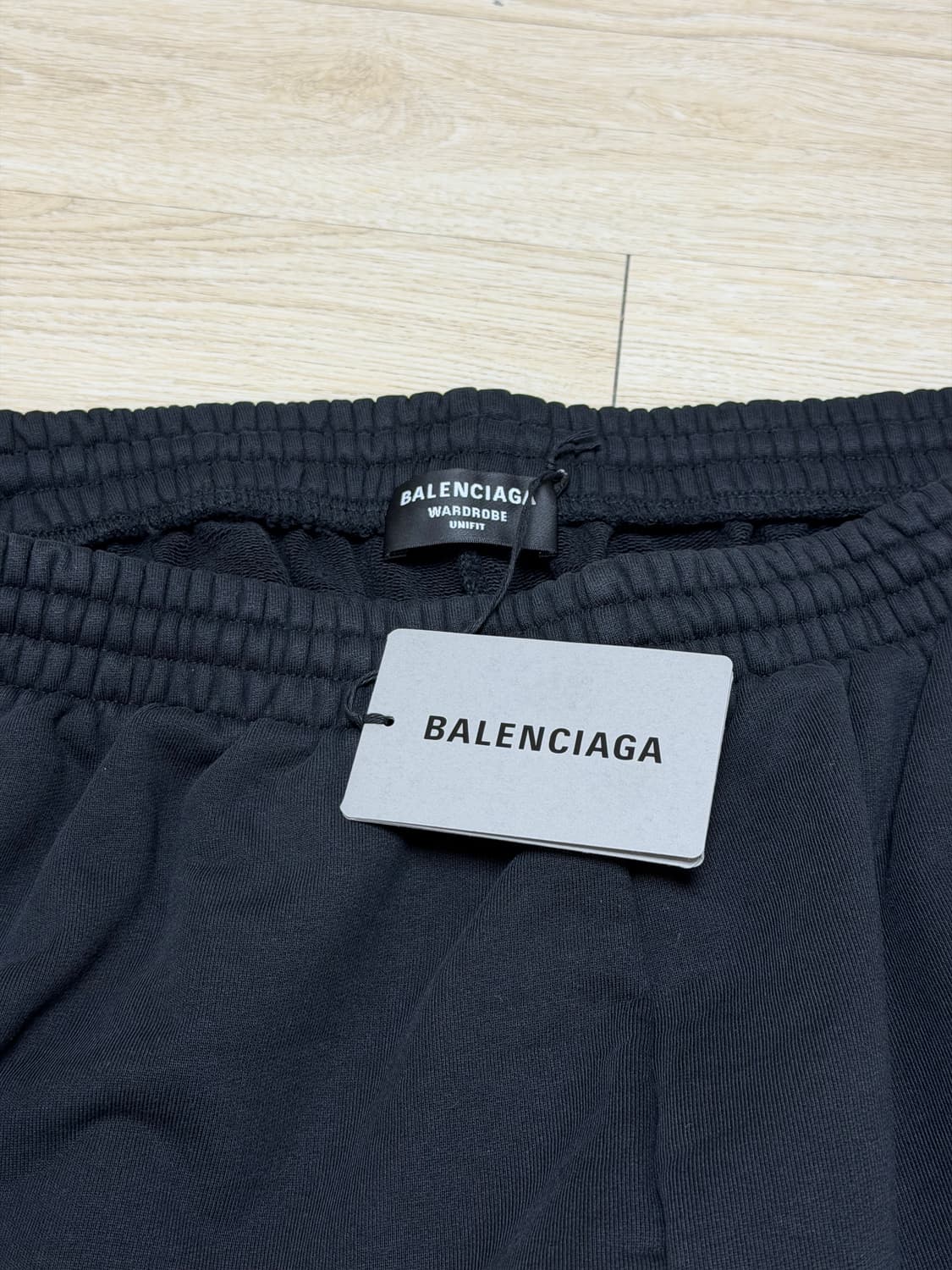 발렌시아가  블랙 반바지 상품이미지4