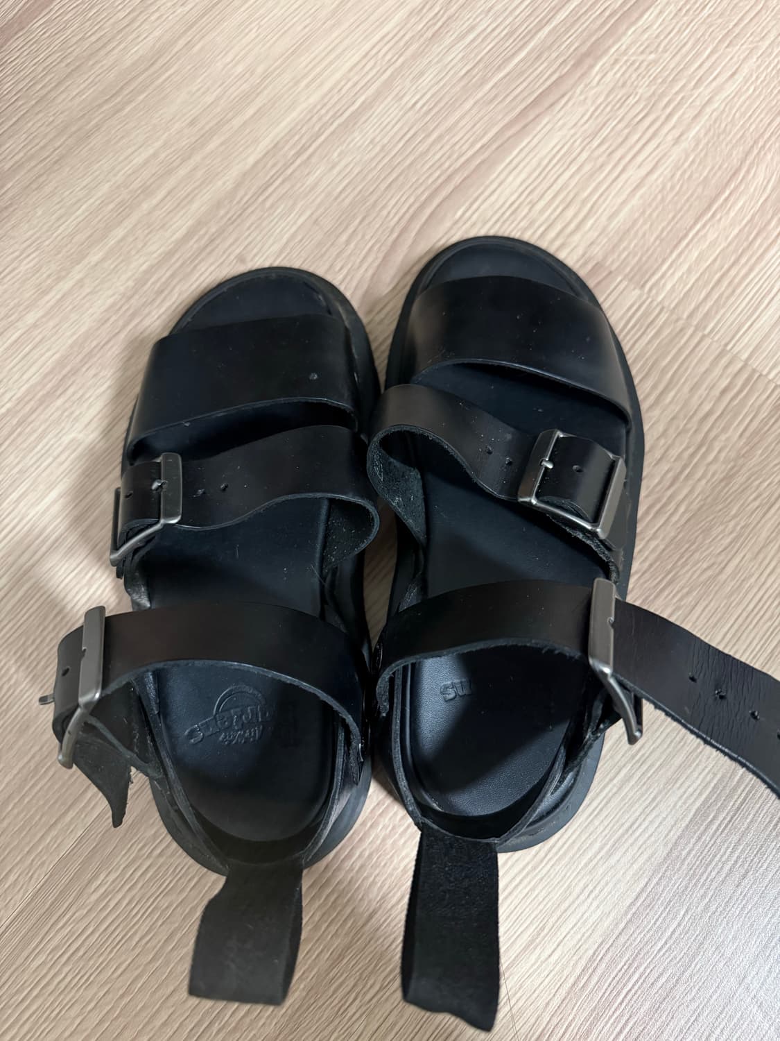 닥터마틴 샌들 상품이미지1