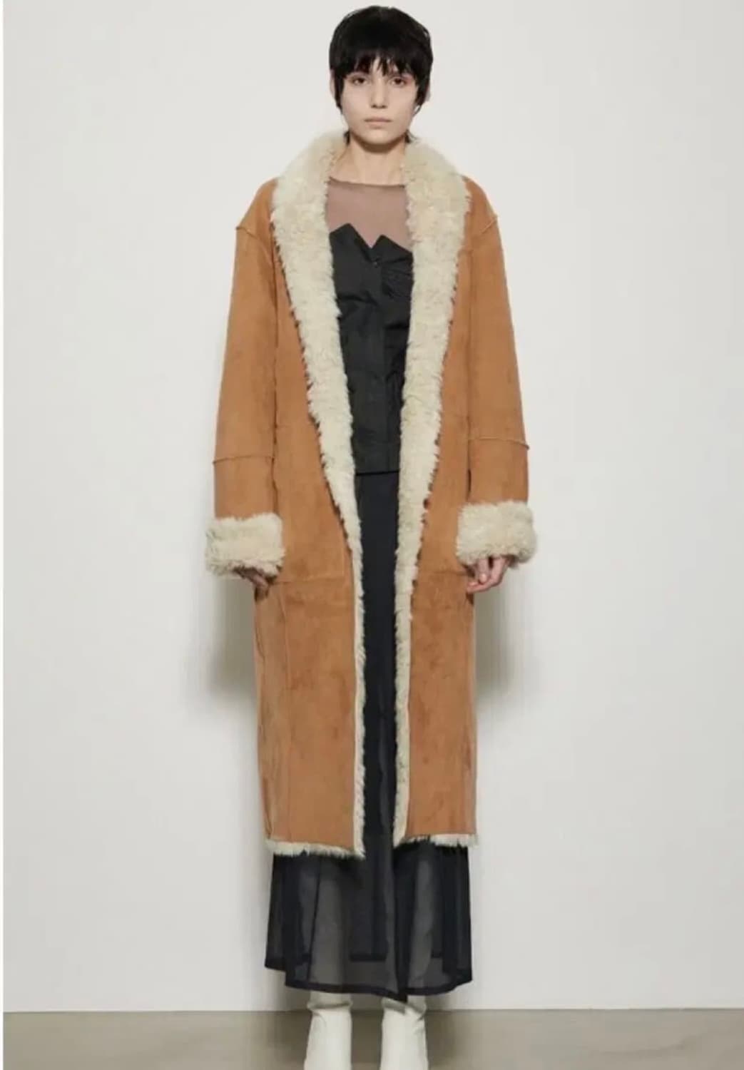 스튜디오테이블 무스탕코트 상품이미지2