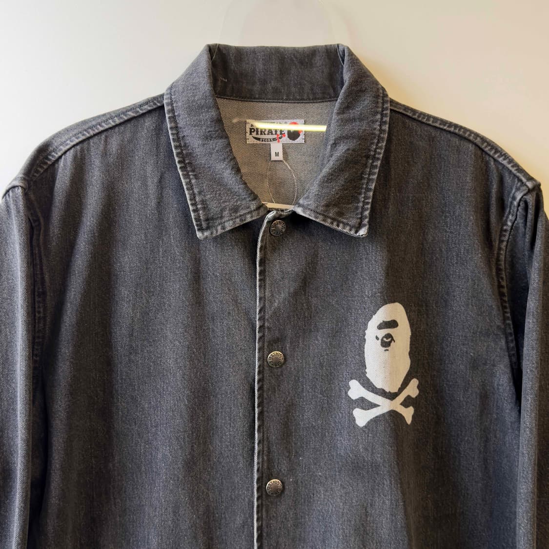 베이프 크로스본 흑청 데님 코치 자켓 상품이미지2