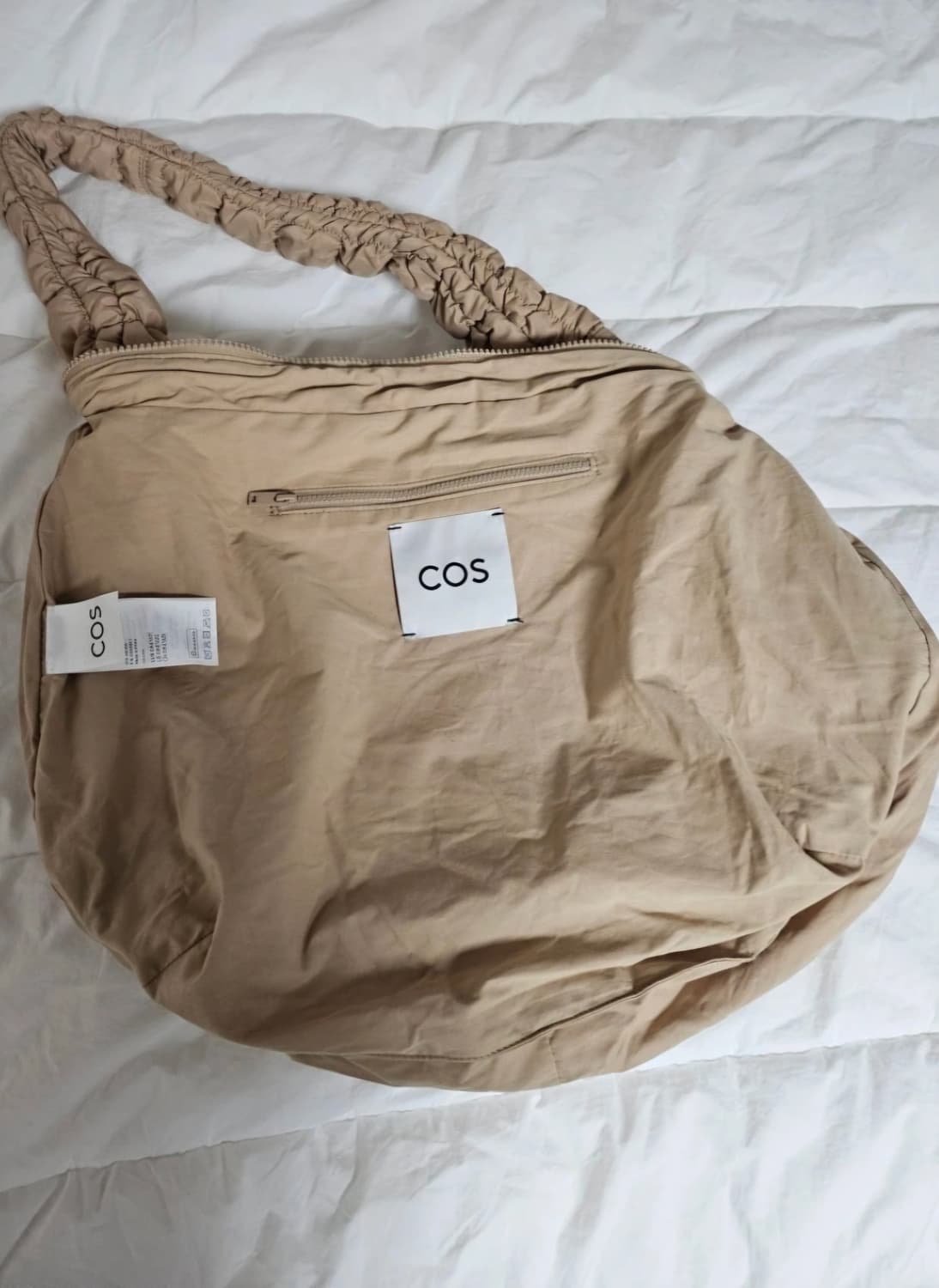 COS 코스 퀼팅백 오버사이즈 베이지 상품이미지5
