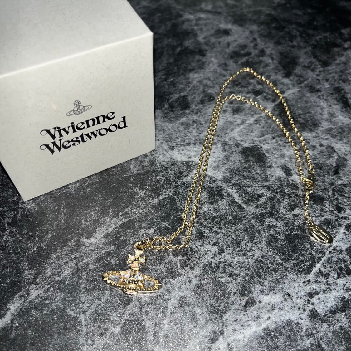 [Vivienne Westwood]비비안웨스트우드 릴리프 목걸이(골드) 상품이미지1