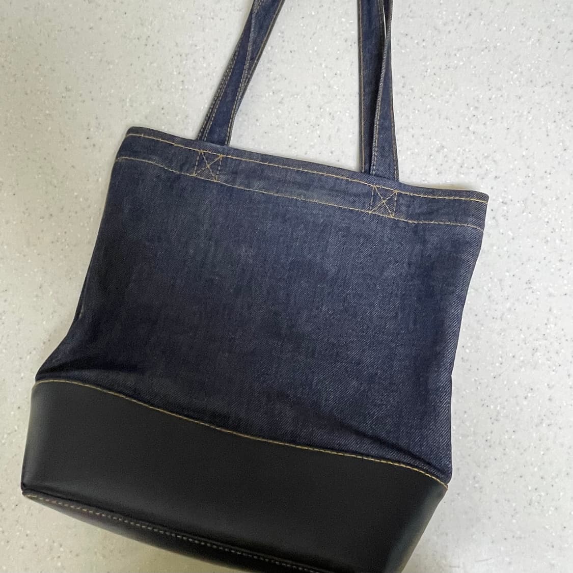 아페쎄 악셀 스몰 토트백 네이비 상품이미지5