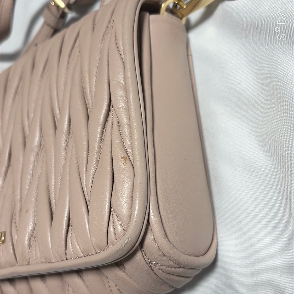 미우미우 마테라쎄 크로스백 핑크 (정) 상품이미지5