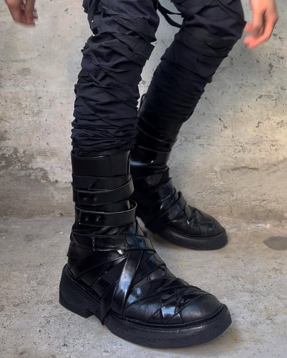 디올옴므 08AW "Lumiere Du Nord" 페이던트 스트랩 부츠 상품이미지10