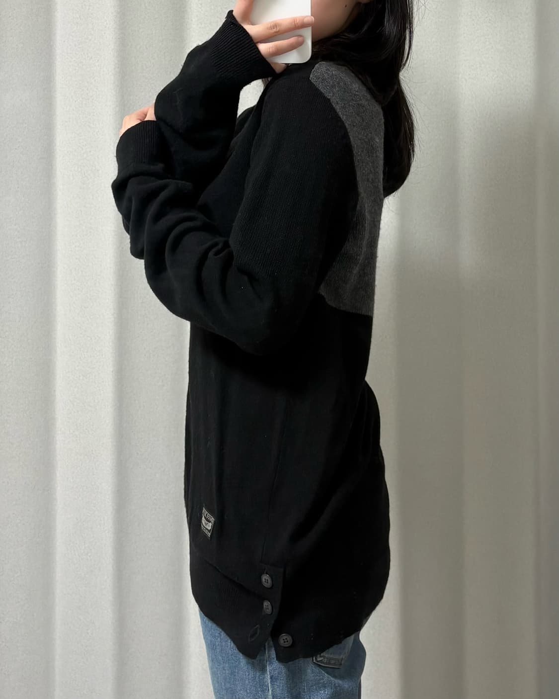 알마니익스체인지 배색 어깨단추절개 긴팔 롱슬리브리스 니트 상품이미지2