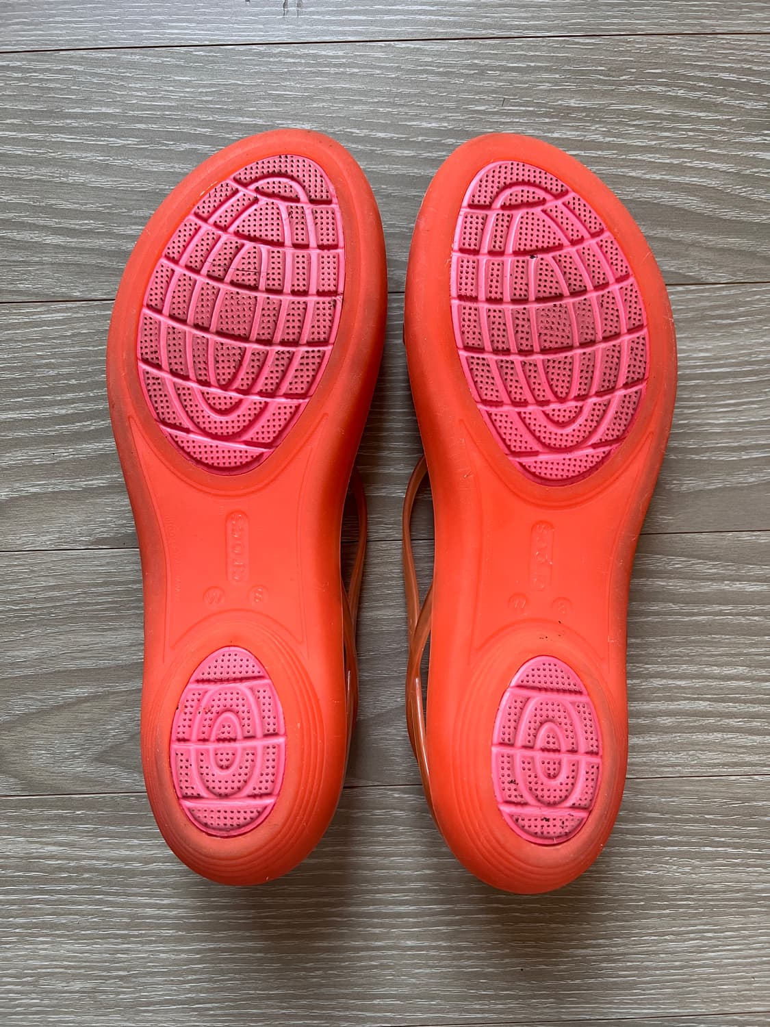 크록스 젤리 플랫슈즈샌들 아이코닉 컴포트 8 상품이미지6