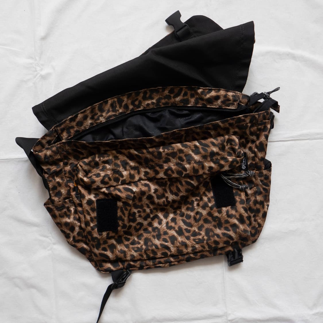 아웃도어 레오파드 메신저백 상품이미지8