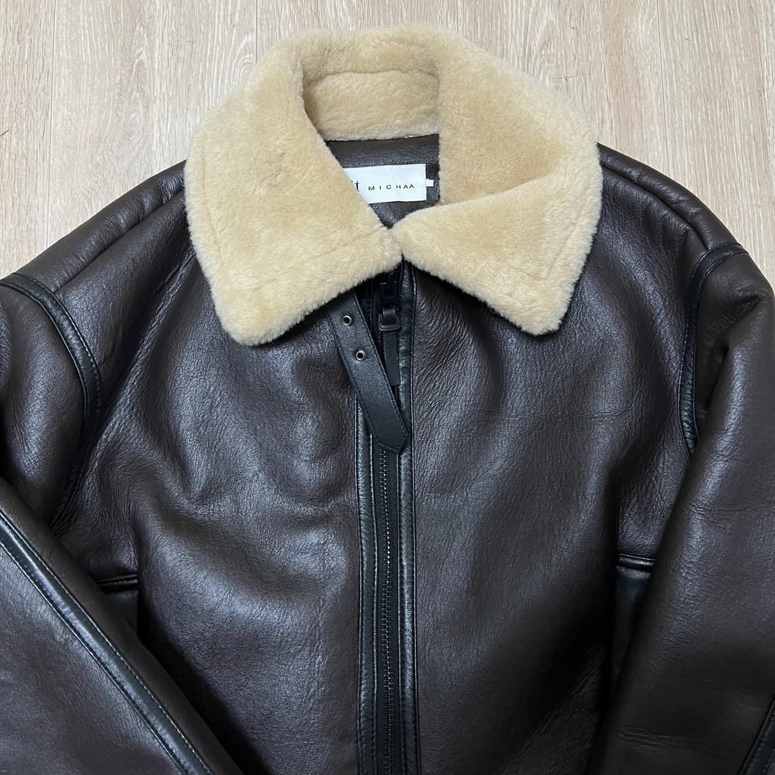 잇미샤 여성 양가죽 배색 크롭 무스탕 점퍼 82-88-160 상품이미지2