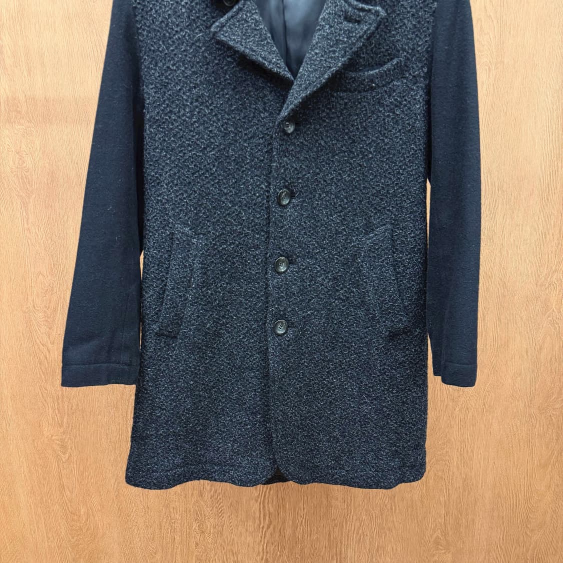 블루블루 아리가또 울 코트 테일러드 카라 부클 텍스처 배색 디테일 블랙 상품이미지5