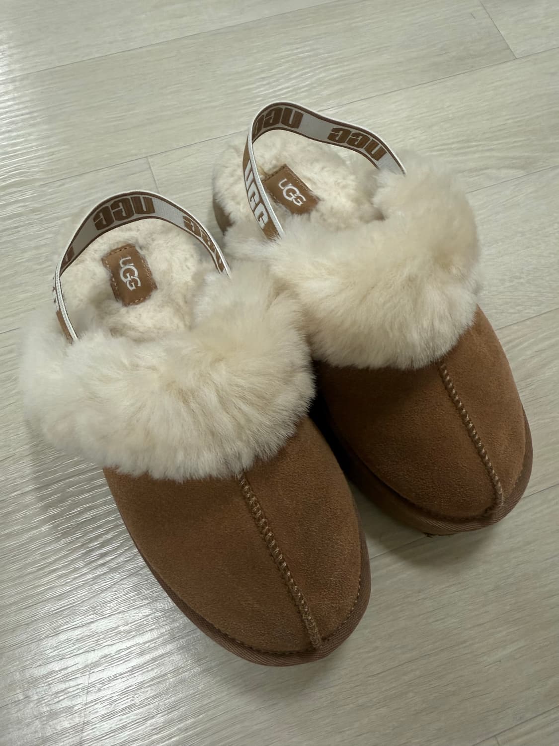 키즈 UGG 로고 밴딩 퍼 카라 플랫폼 샌들 (펀케트)220 상품이미지1
