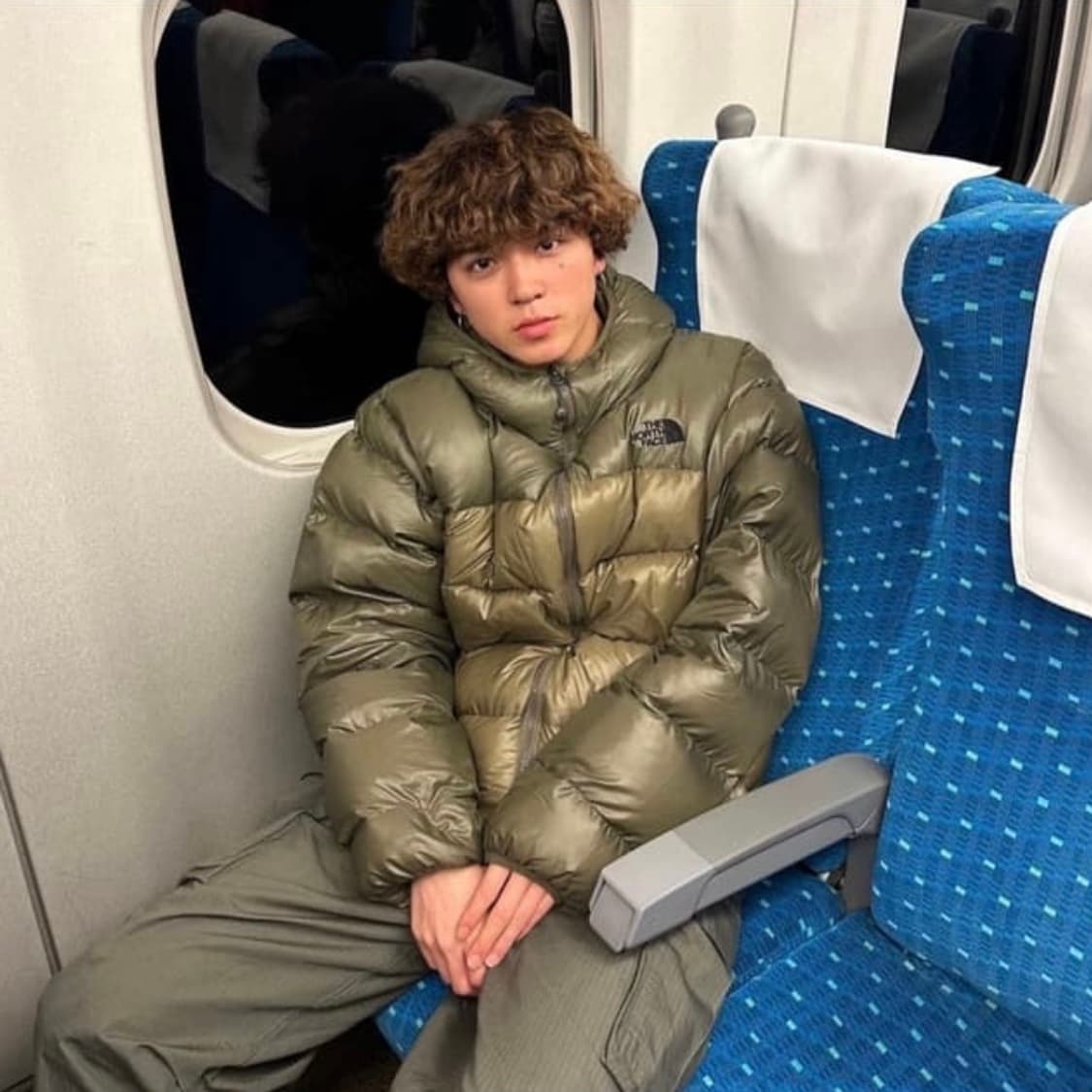 노스페이스 아콘카구아 경량 패딩 카키 상품이미지1