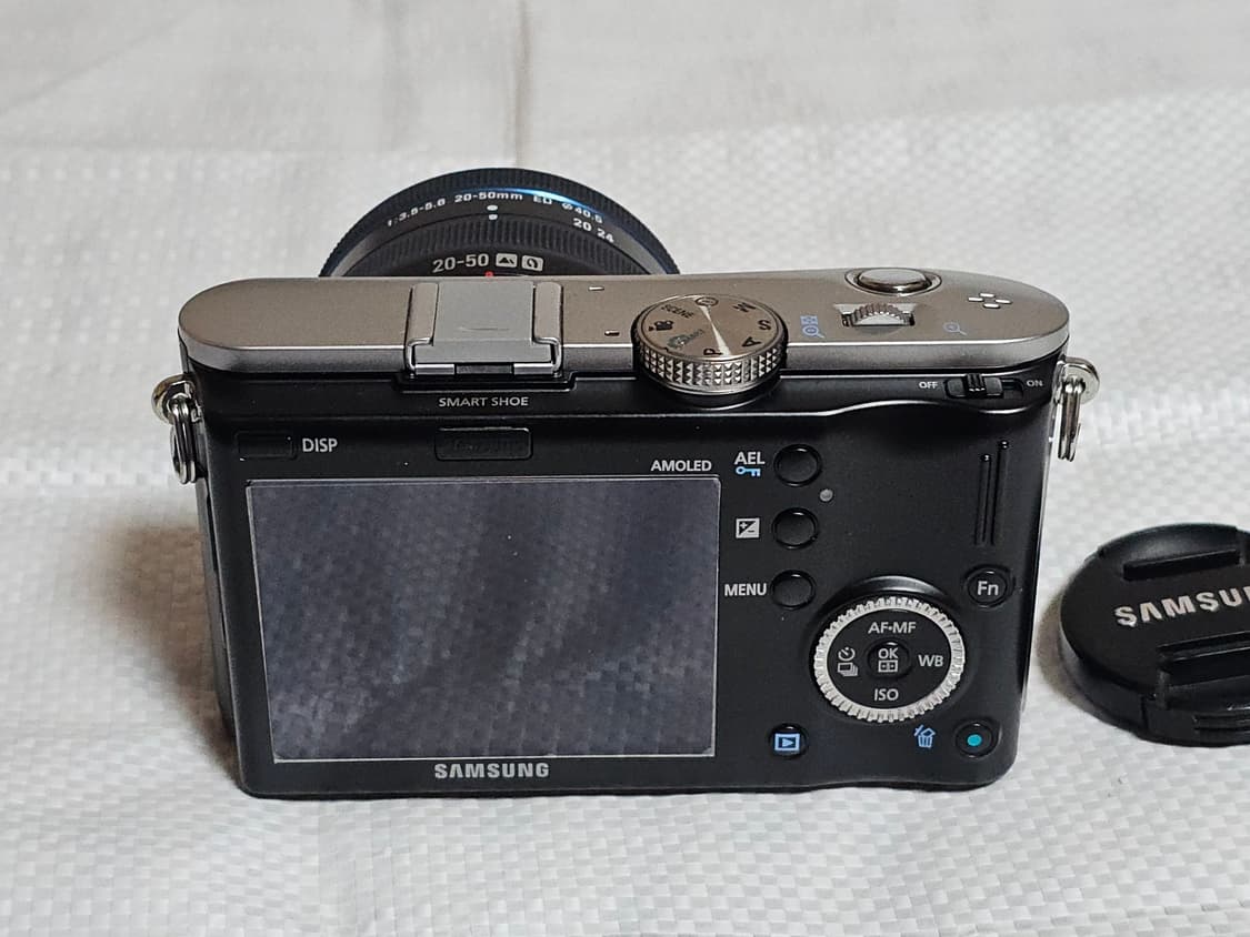 삼성 NX100 미러리스 카메라와 20-50mm 번들 렌즈 상품이미지5