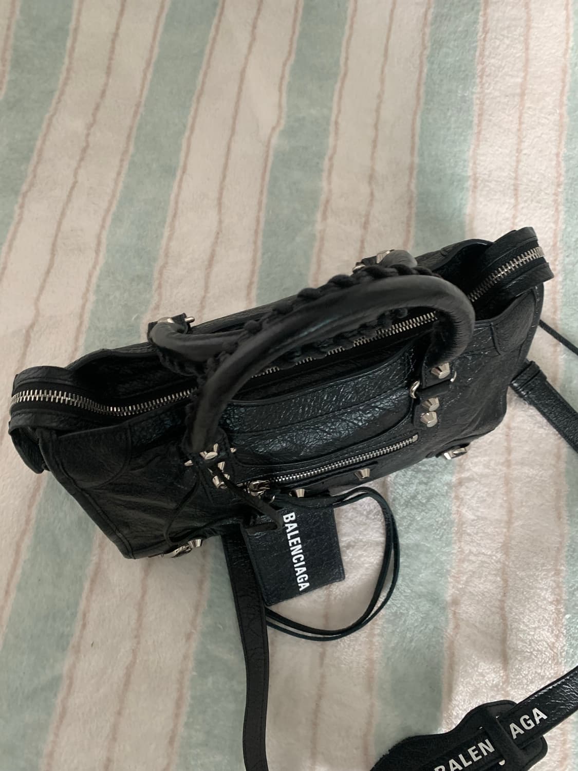 발렌시아가 스몰 모터백 시티백 레터링 블랙 은장 상품이미지4
