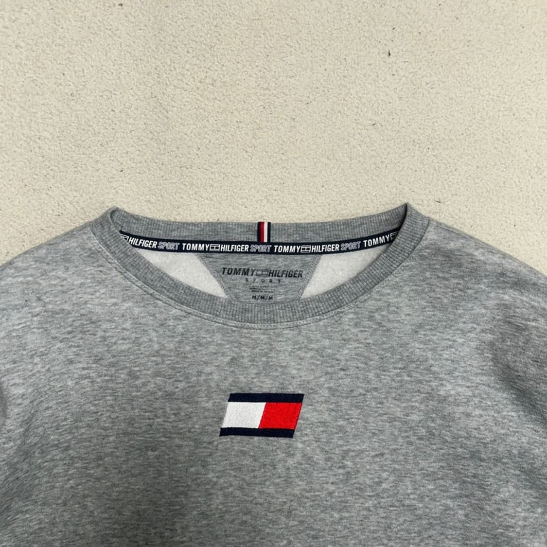 타미힐피거 그레이 컬러 크롭 맨투맨 M 상품이미지4