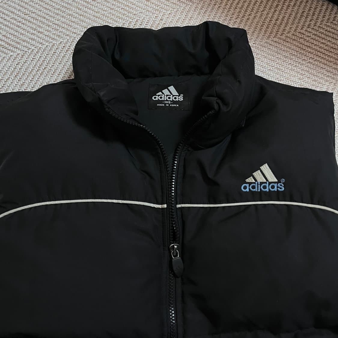 [정품] 아디다스 블랙 블루로고 패딩 조끼 [ 105 ] 상품이미지3