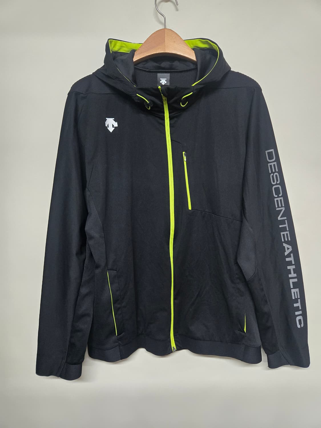 데상트 블랙/라임색 후드집업110 상품이미지1