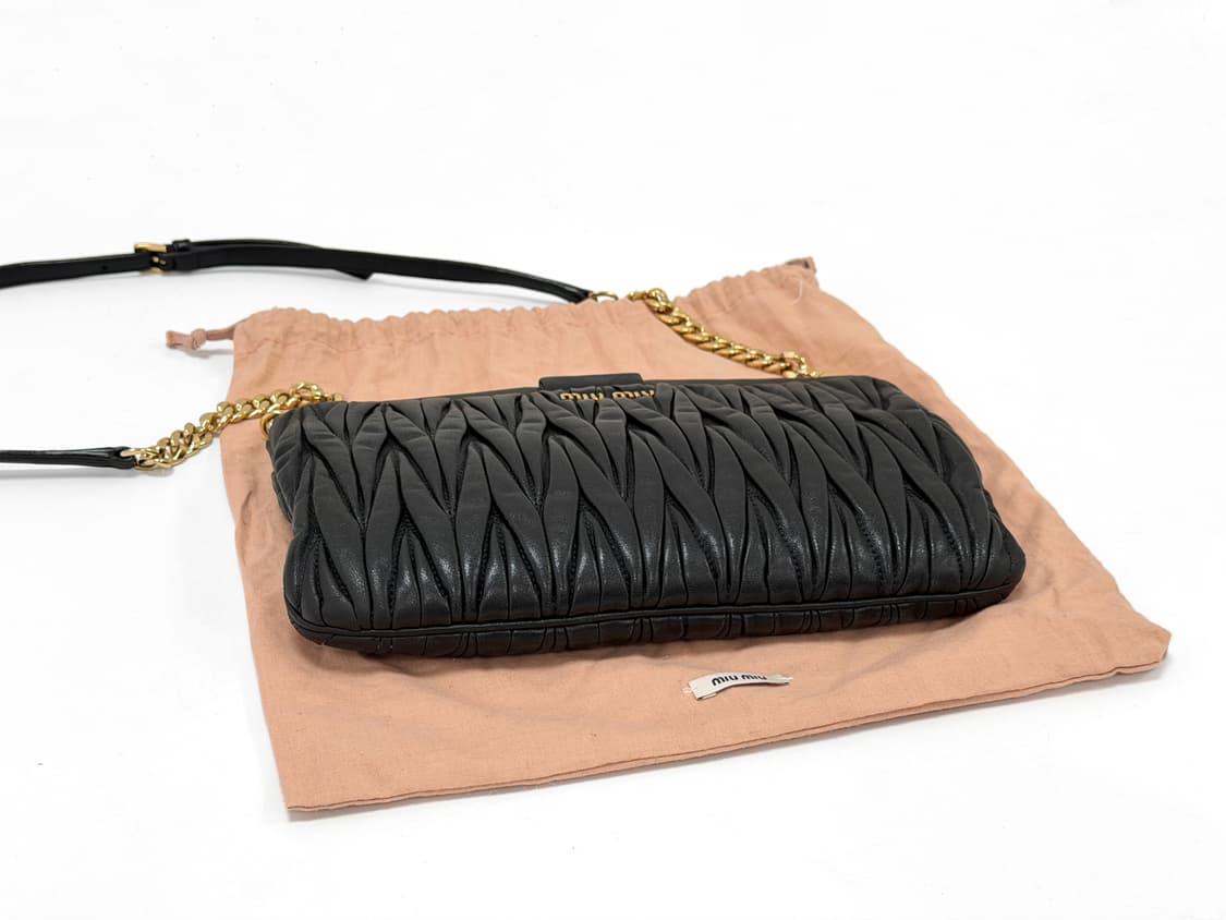 미우미우 나파 레더 마테라쎄 크로스백 상품이미지6