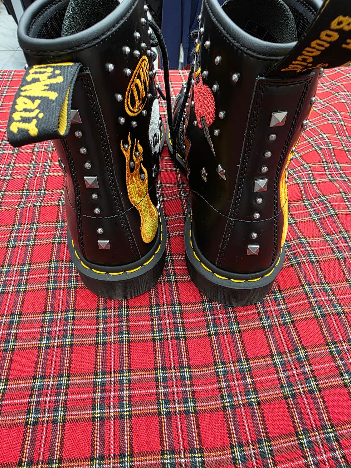 닥터마틴 1460 스터드 8홀 UK9 상품이미지3