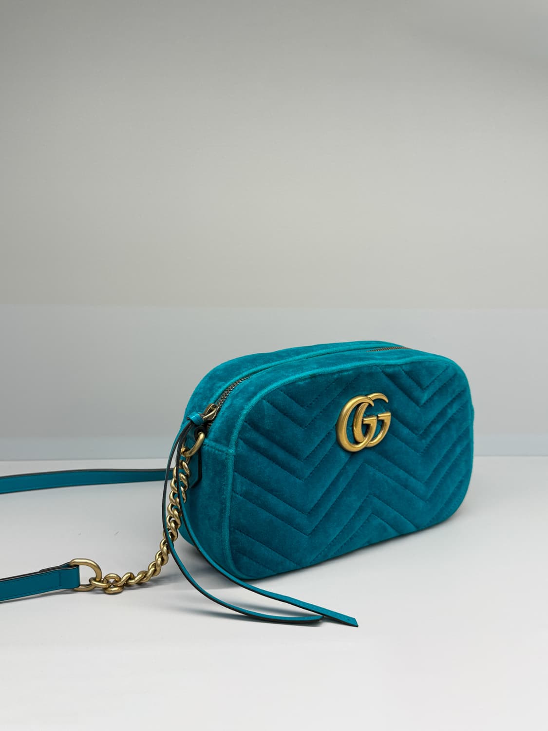 구찌 벨벳 마틀라세 GG 마몽 스몰 크로스백 상품이미지5