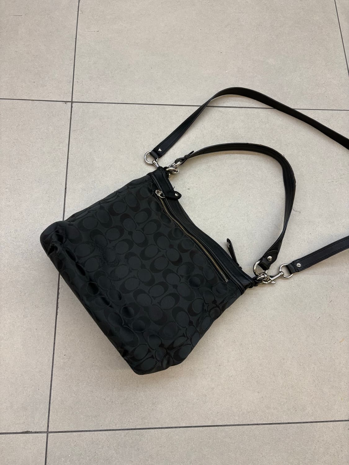 코치 블랙 숄더백 상품이미지4