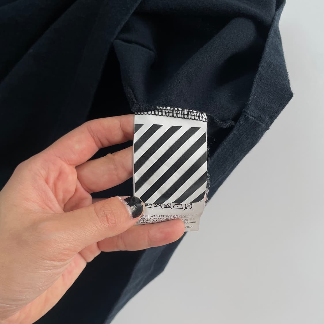 Off White  오프화이트 디아그 스플릿 애로우 블랙 티셔츠 상품이미지6