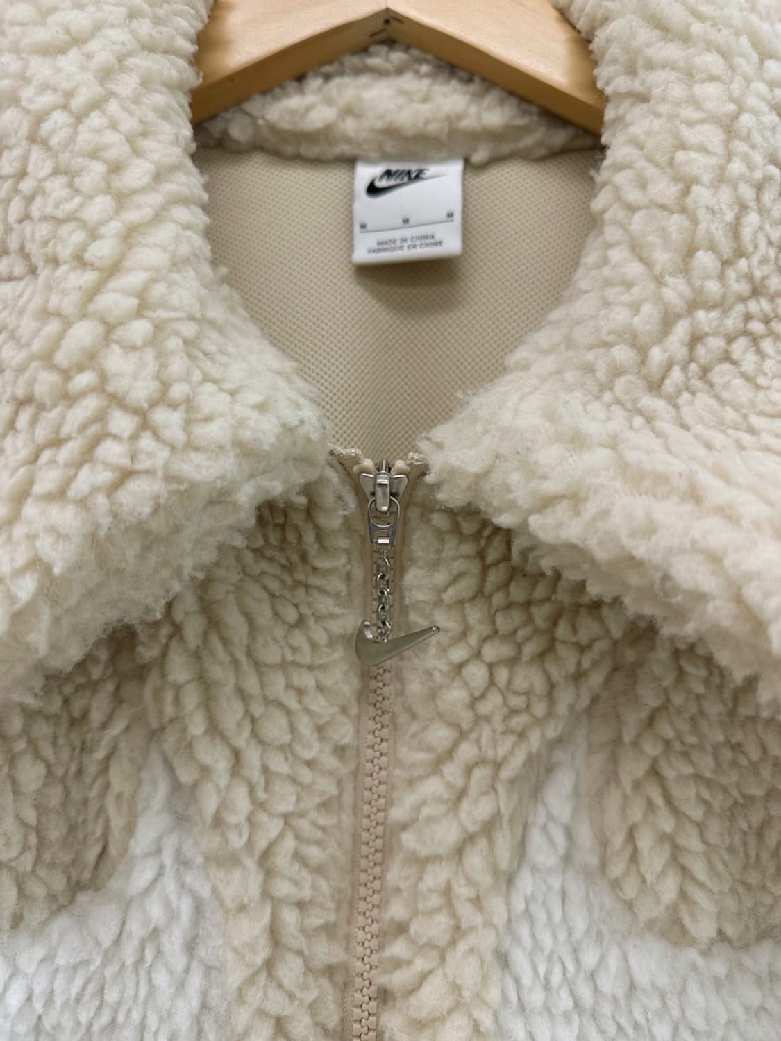 나이키 빅스우시 뽀글이 기모 플리스 후리스 베이지 (여성M) 상품이미지3