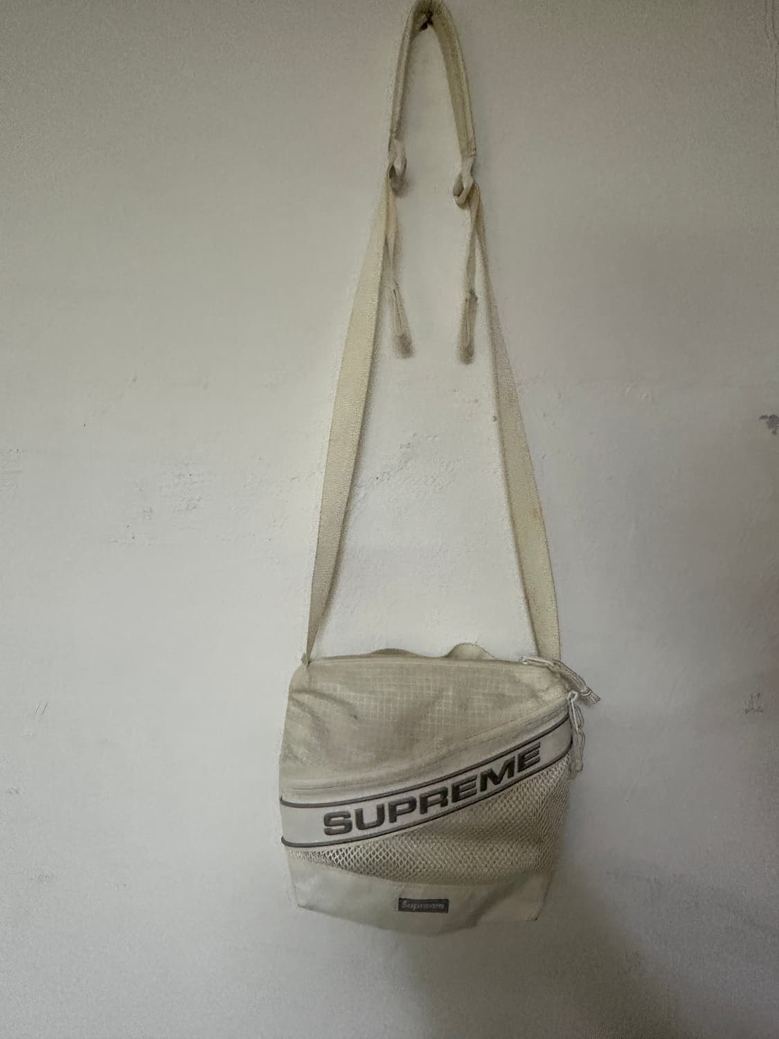 슈프림 23FW 스포티 숄더백 상품이미지2