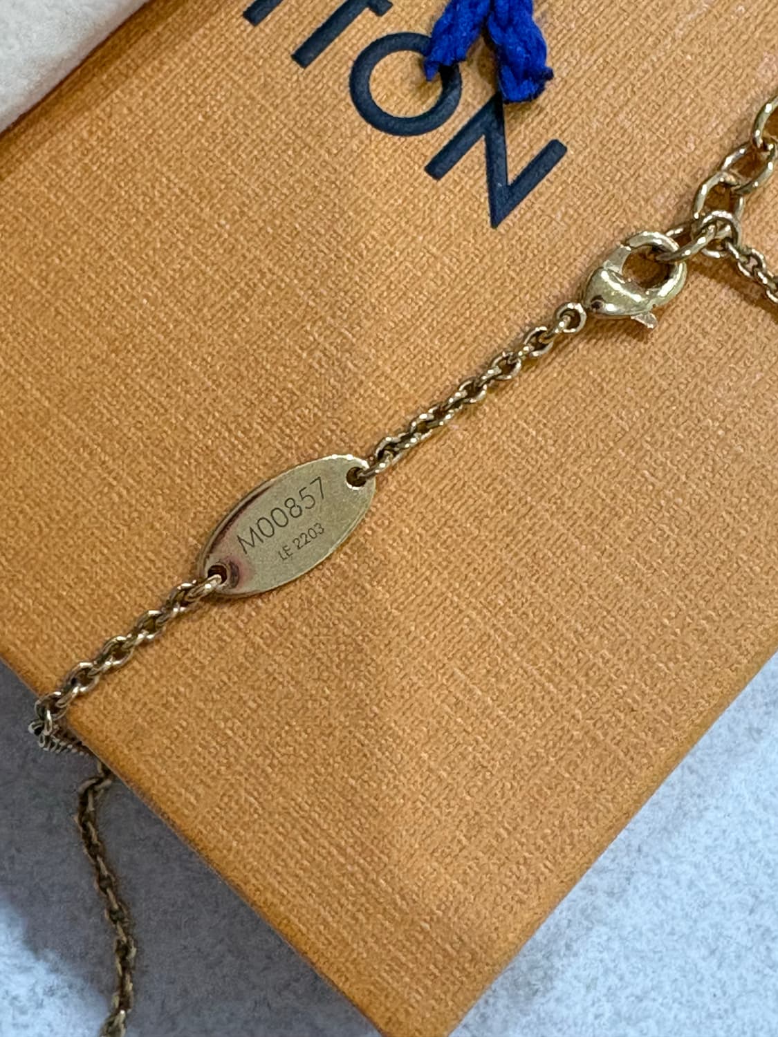 루이비통 에센셜 V목걸이 상품이미지4