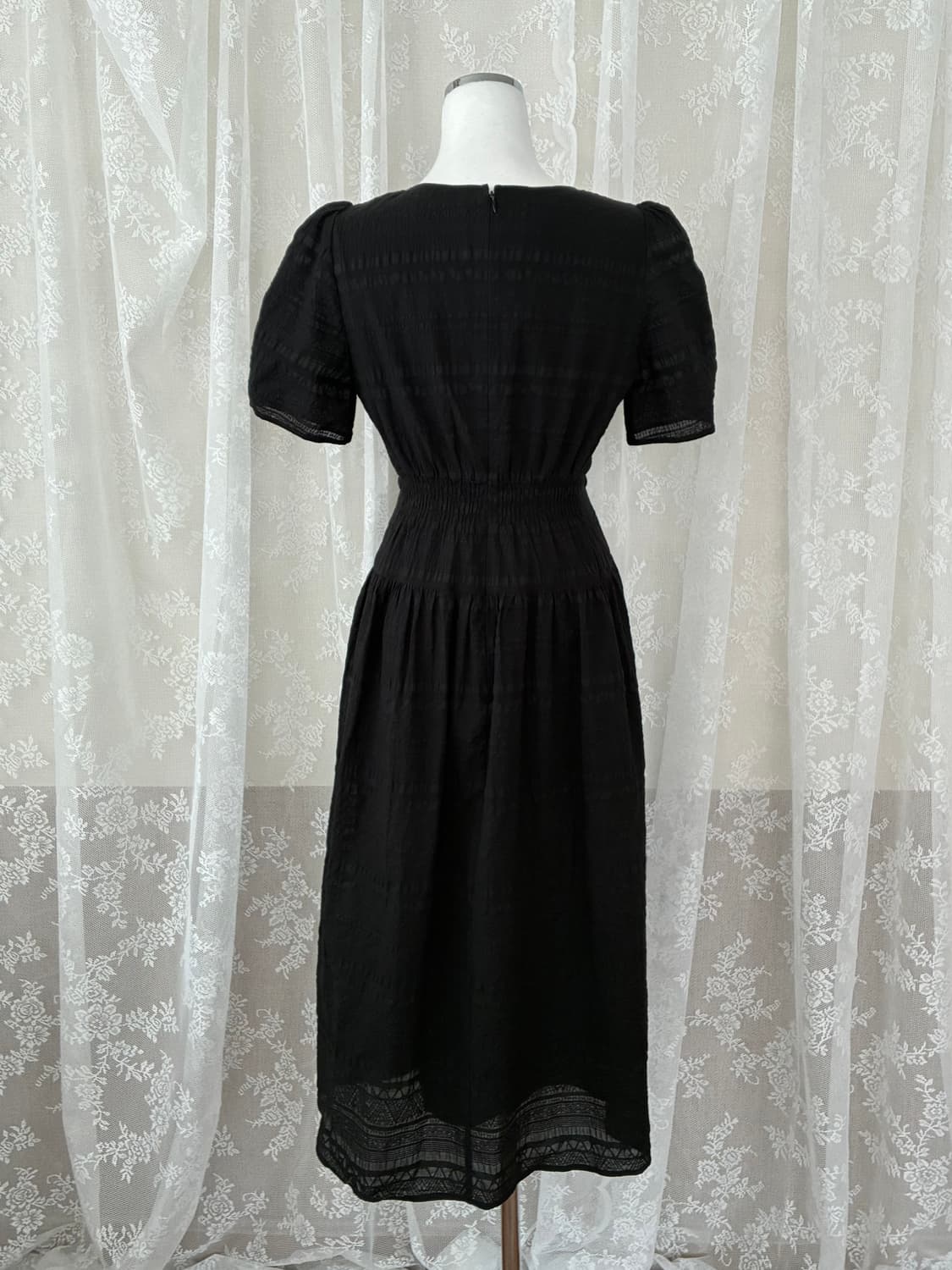 55) 리스트 25SS 스모킹 브이넥 플레어 원피스 블랙 상품이미지2