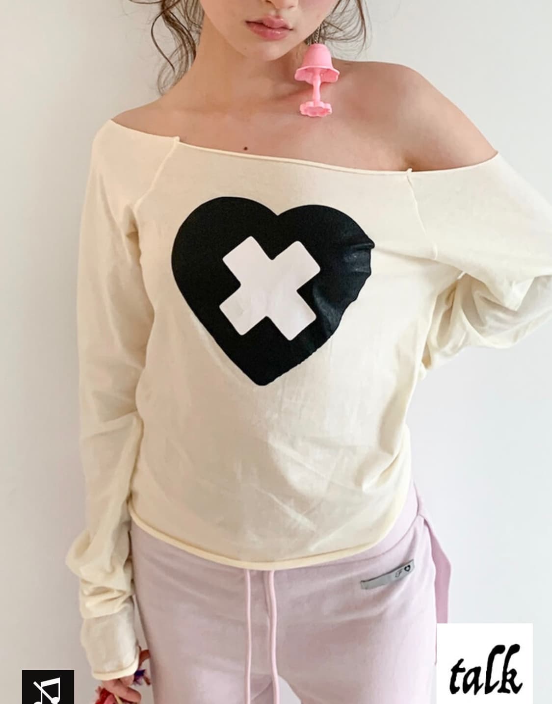 샵페어리 cross heart cut off t-shirt (cream) 상품이미지1