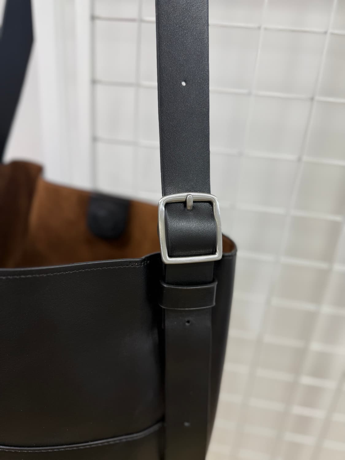 자라 크로스백 숄더백 호보백 판매합니다. 상품이미지5