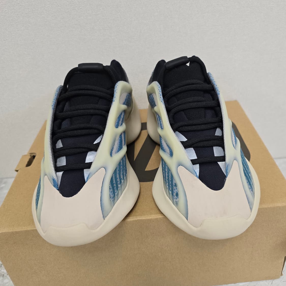이지 700 V3 카이아나이트 220사이즈 판매 상품이미지2