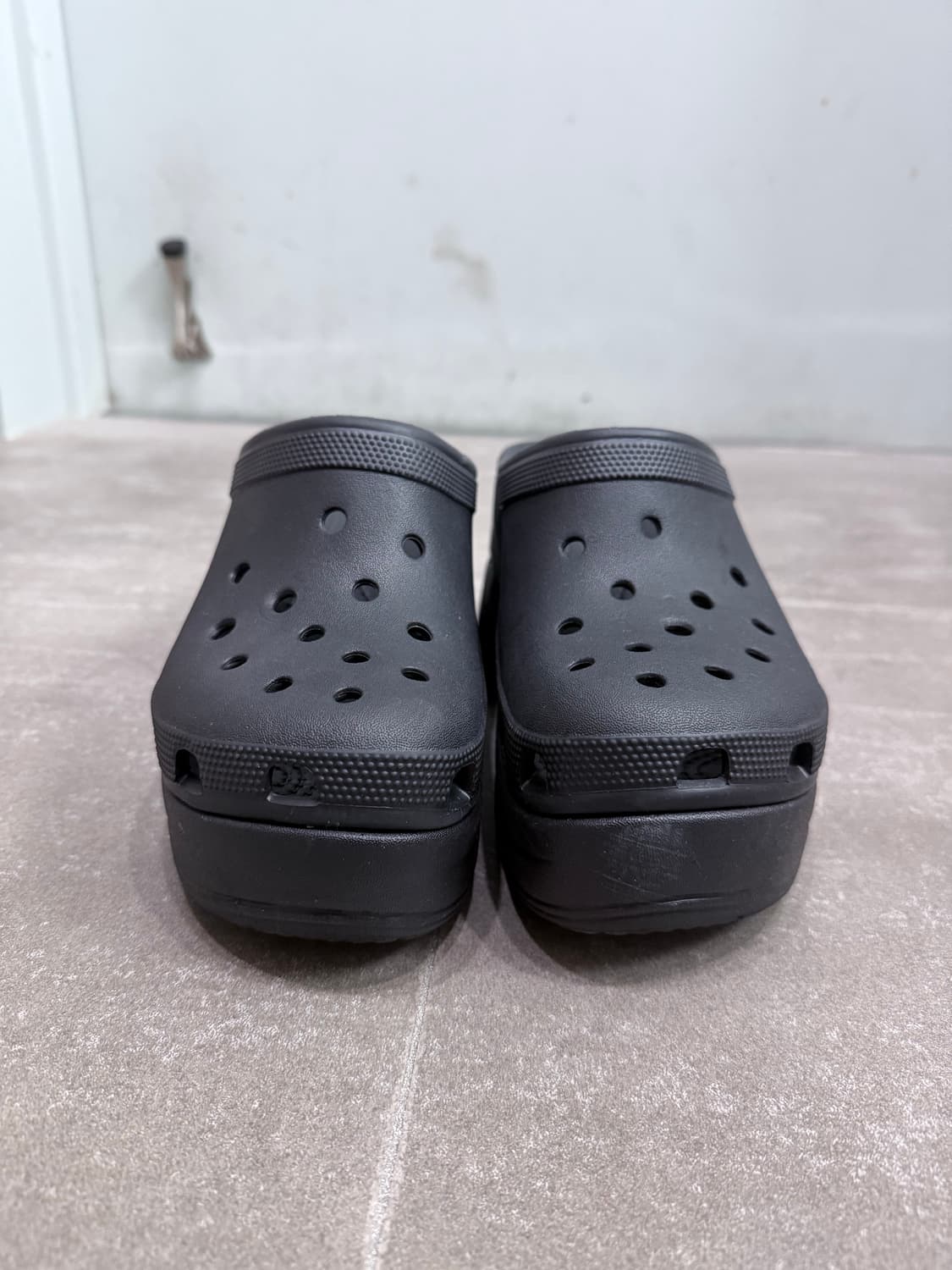 크록스 사이렌 클로그 블랙 6 (250) 상품이미지6