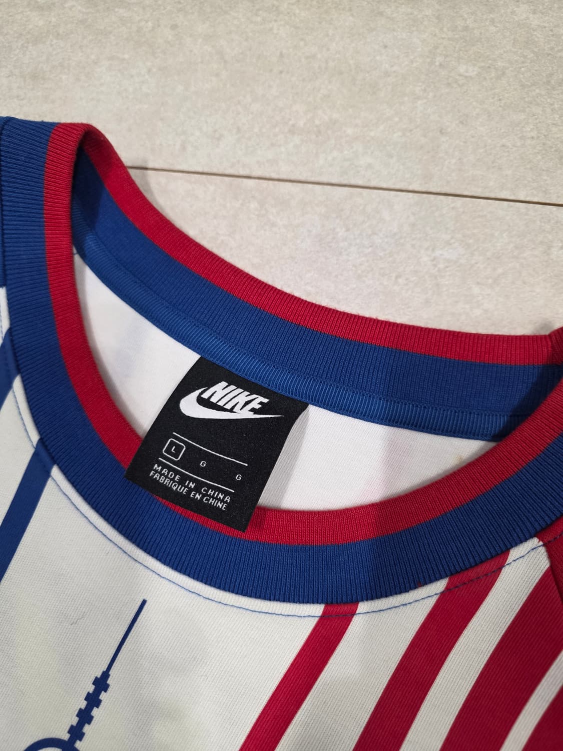 나이키 희귀매물 파리 시티 맨투맨 상품이미지3