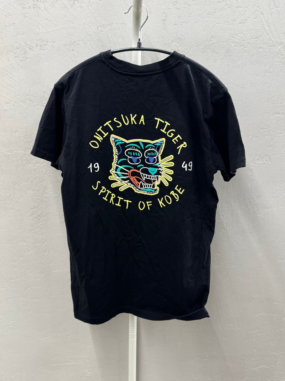 오니츠카타이거 블랙 반팔 티셔츠  상품이미지4
