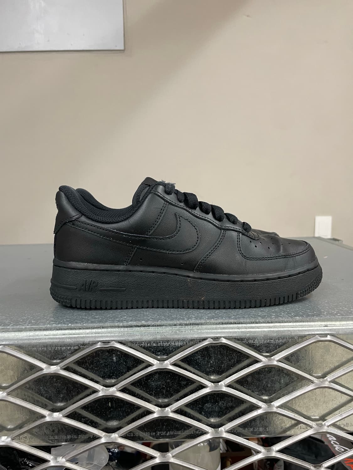 나이키 에어 포스 1 로우 '07 트리플 블랙 220 상품이미지4