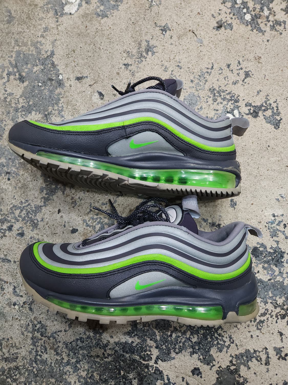 나이키 에어맥스 97 네온윈터 유틸리티 260mm

 상품이미지1