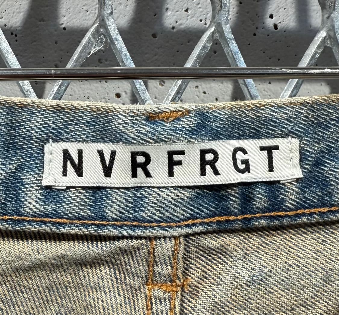 네버포겟(NVRFRGT) 3D 트위스티드 데님 팬츠 상품이미지5