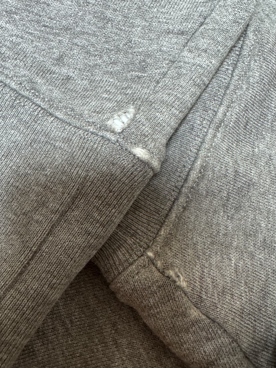 아크네 페어뷰 맨투맨 XL 회색 상품이미지2