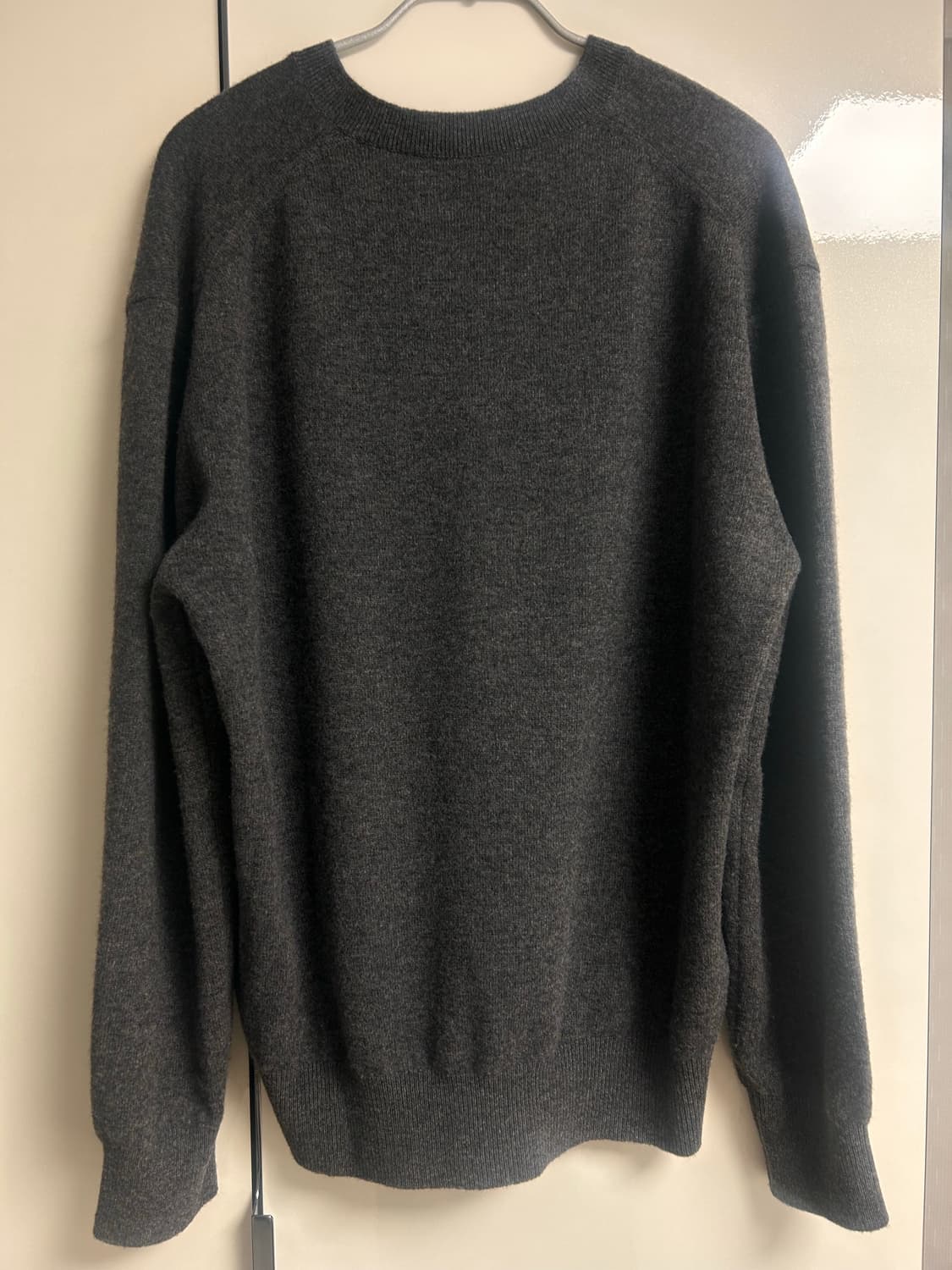 브라운야드 브이넥 니트 차콜 3사이즈 상품이미지3