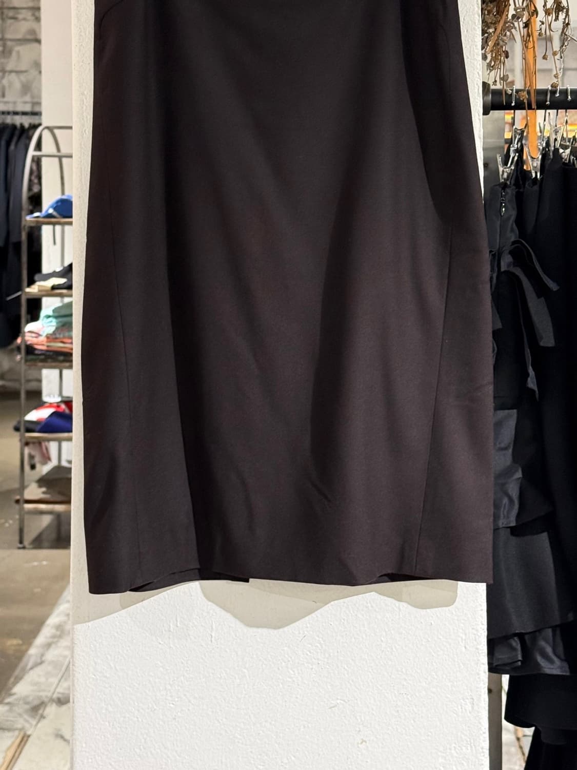 질샌더 딥 브라운 버진 울 백 슬릭 미디 스커트 상품이미지3