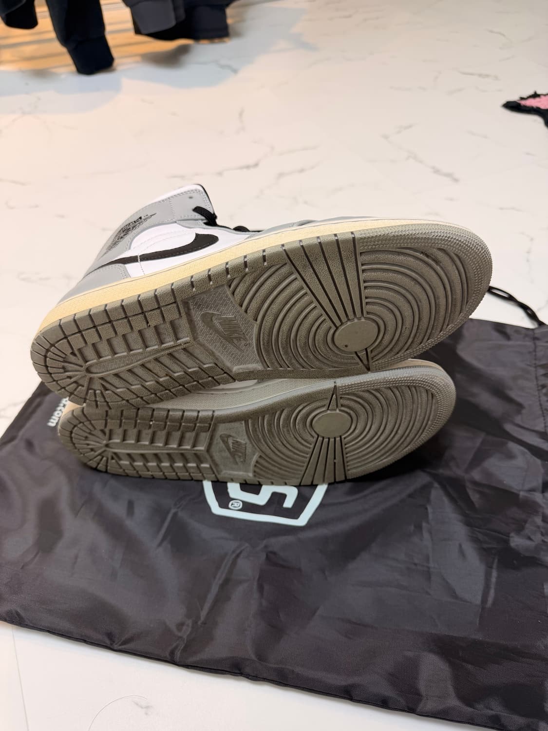 조던1 미드 그레이 상품이미지3