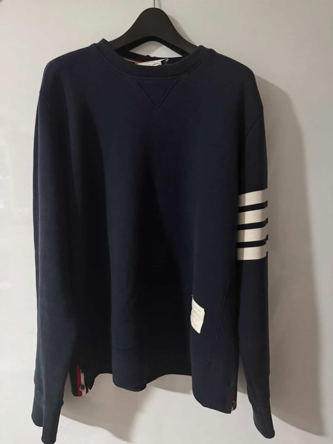 톰브라운 맨투맨 상품이미지1