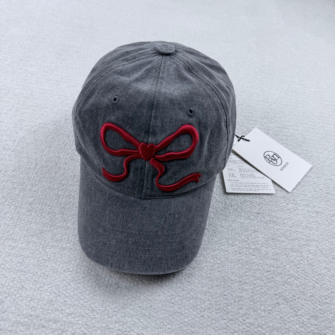 론론 HEART RIBBON BALL CAP CHARCOAL 상품이미지3