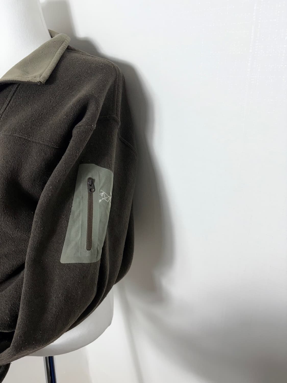 아크테릭스 브라운 카키 집업 상품이미지2