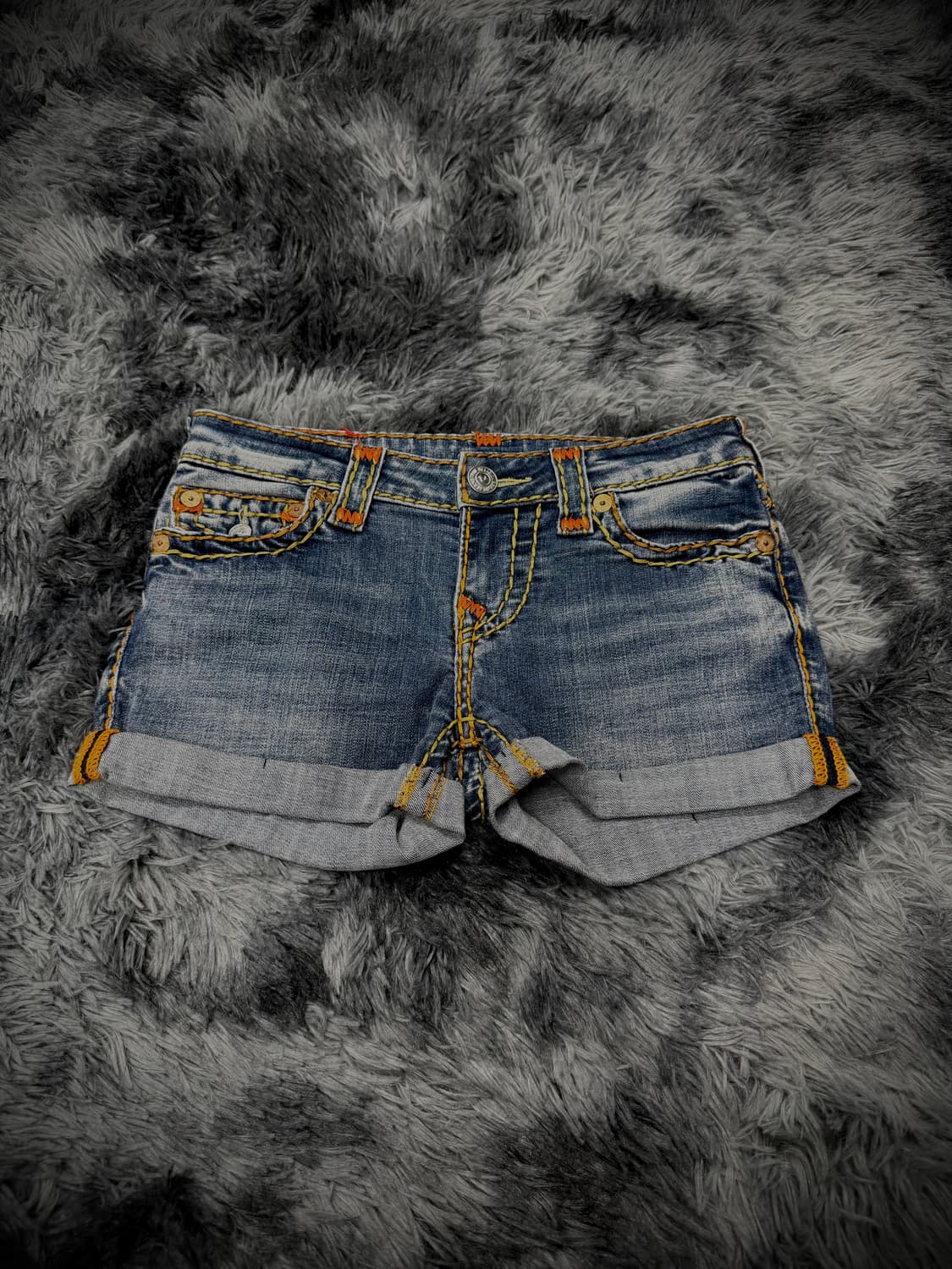 True Religion 오렌지 스티치 데님 숏팬츠 상품이미지1
