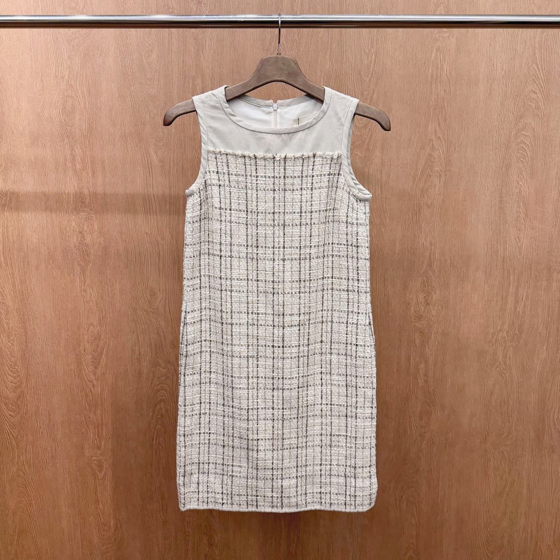 막스마라 라운드넥 슬리브리스 미디 원피스 트위드 체크 패턴 디테일 베이지 상품이미지2